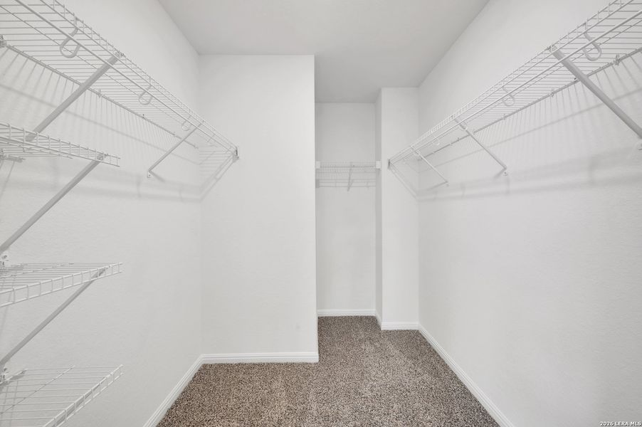 Spacious, unfurnished interior of a new home in Mesquite Ridge, San Antonio (Image 21).