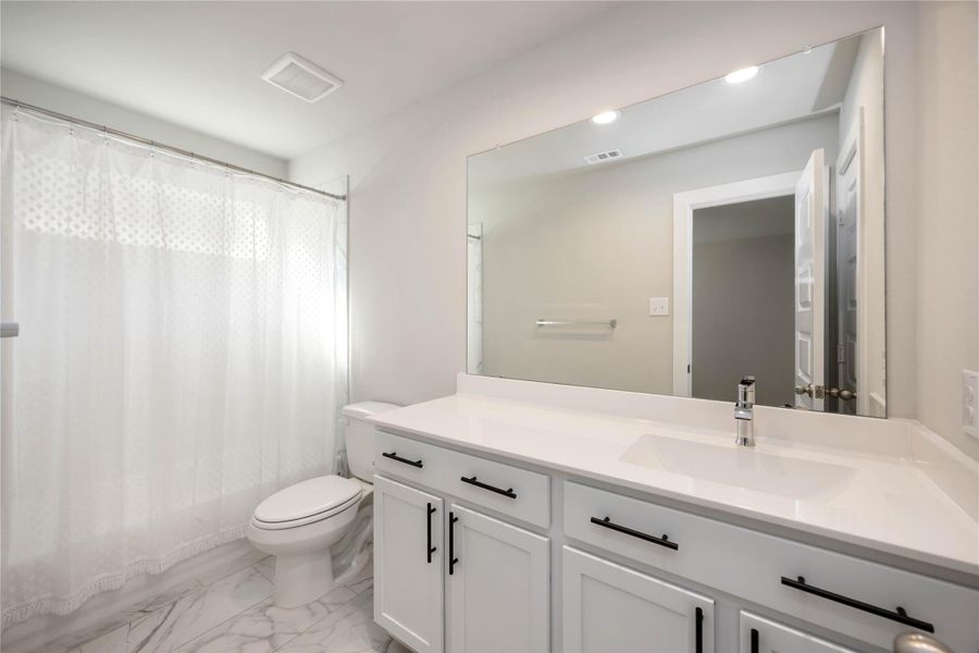 Private guest bedroom with direct access to an ensuite full bathroom. Private guest bedroom with direct access to an ensuite full bathroom.