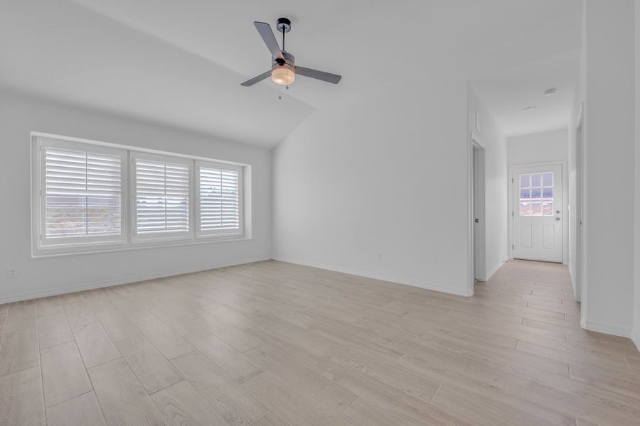 Spacious, unfurnished interior of a new home in Paseo Del Este, El Paso (Image 27).