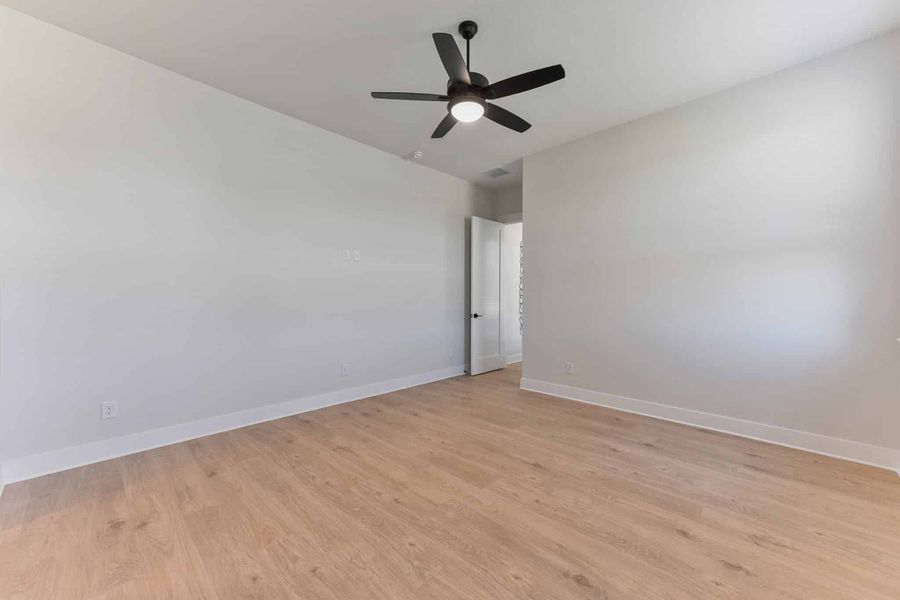 Spacious, unfurnished interior of a new home in Feathergrass, Florence (Image 22).