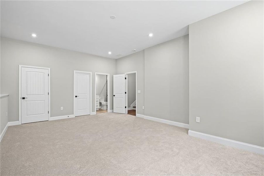 Spacious, unfurnished interior of a new home in Governor’s Preserve, Canton (Image 29).