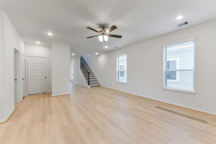 Spacious, unfurnished interior of a new home in Anderson Lakes, Houston (Image 21).