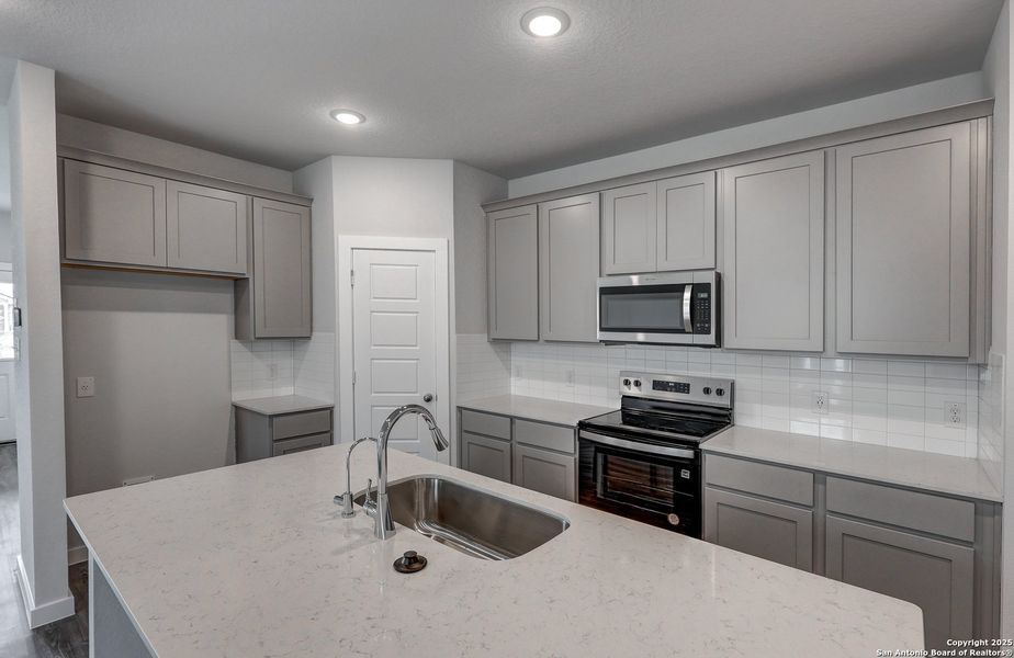 Furnished interior view inside a new home in Cinco Lakes, San Antonio (Image 6).