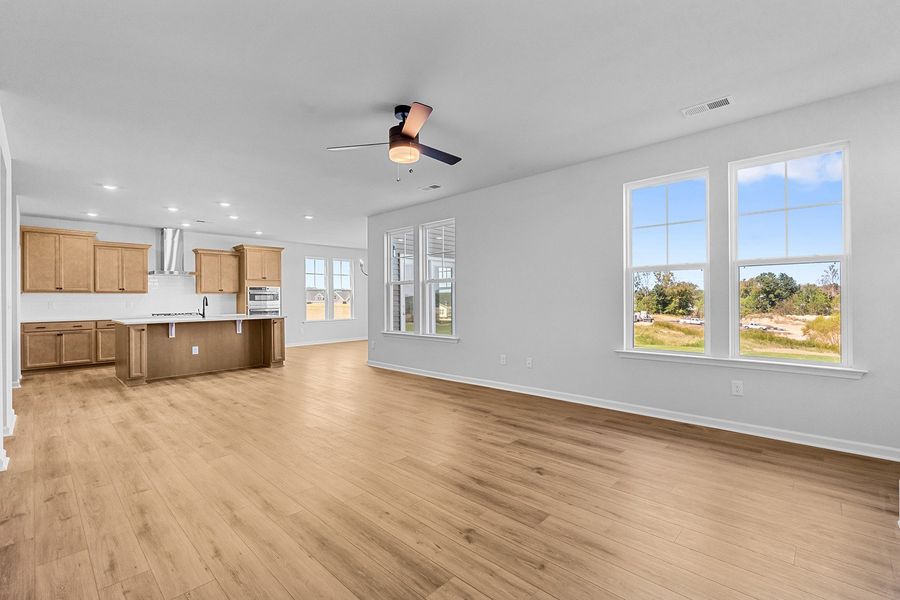 Spacious, unfurnished interior of a new home in Fieldstone, Lexington (Image 18).