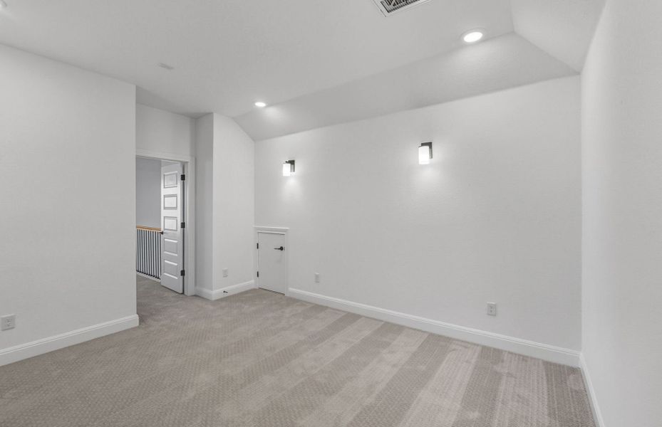 Spacious, unfurnished interior of a new home in Santa Rita Ranch, Liberty Hill (Image 38).