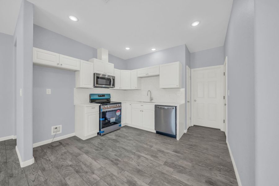 Furnished interior view inside a new home in , Freeport (Image 4).