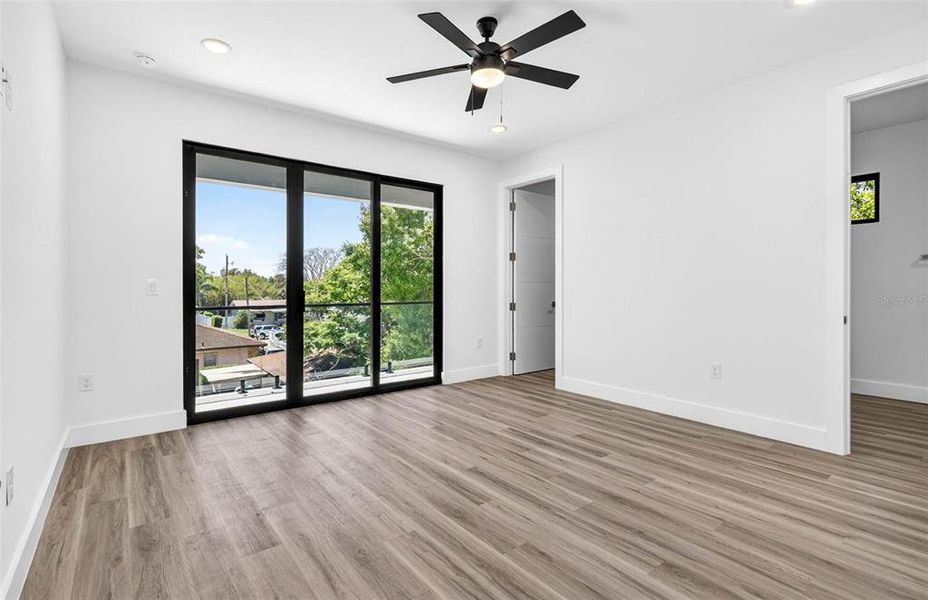 Spacious, unfurnished interior of a new home in , Tampa (Image 49).