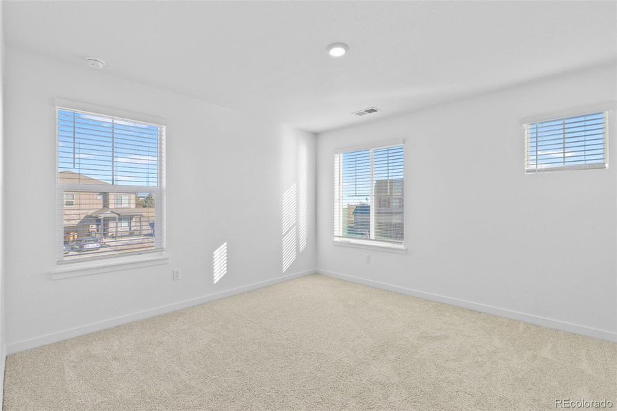 Spacious, unfurnished interior of a new home in Vantage, Berthoud (Image 38).