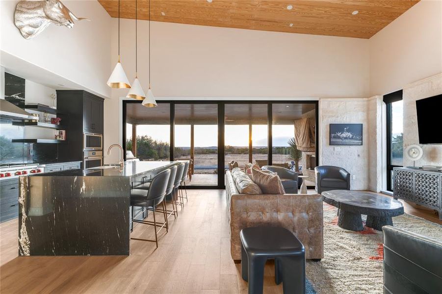 Community amenities in , Glen Rose (Image 22).