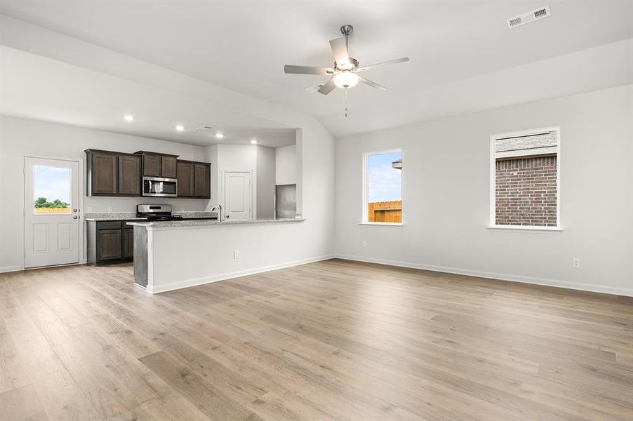 Spacious, unfurnished interior of a new home in Patriot Estates, Venus (Image 9).