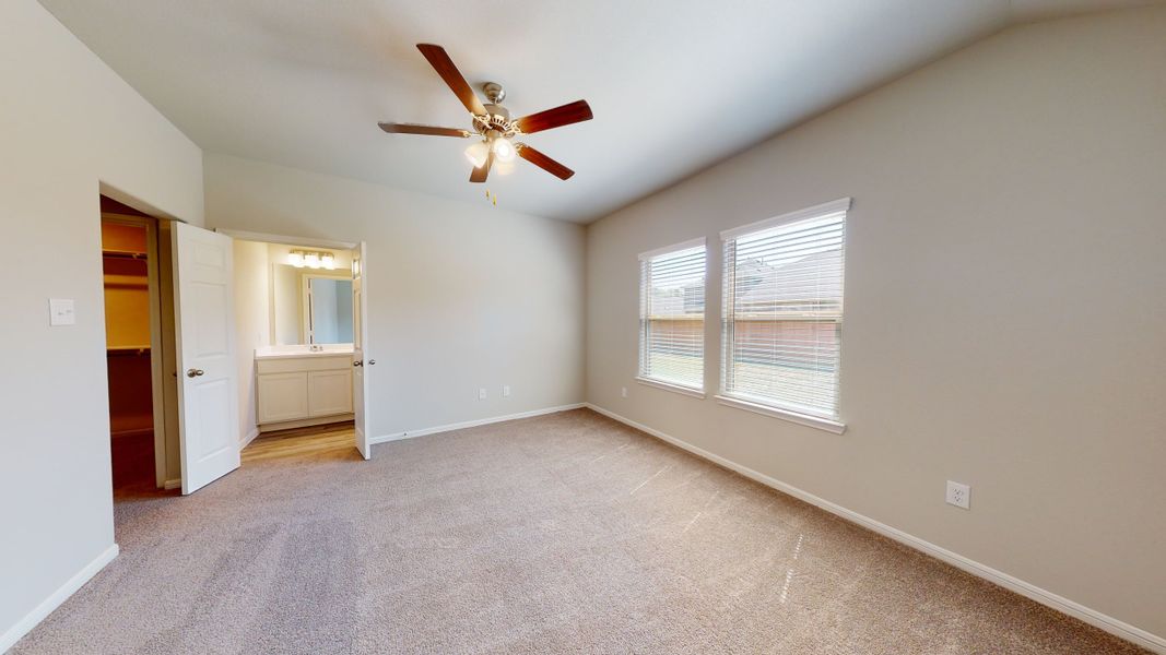 Representative unfurnished interior of a home built from the Floor Plan 1605 by Colina Homes in River Ranch, Dayton (Image 38).