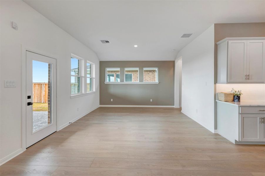 Spacious, unfurnished interior of a new home in The Grand Prairie 50’, Hockley (Image 22).