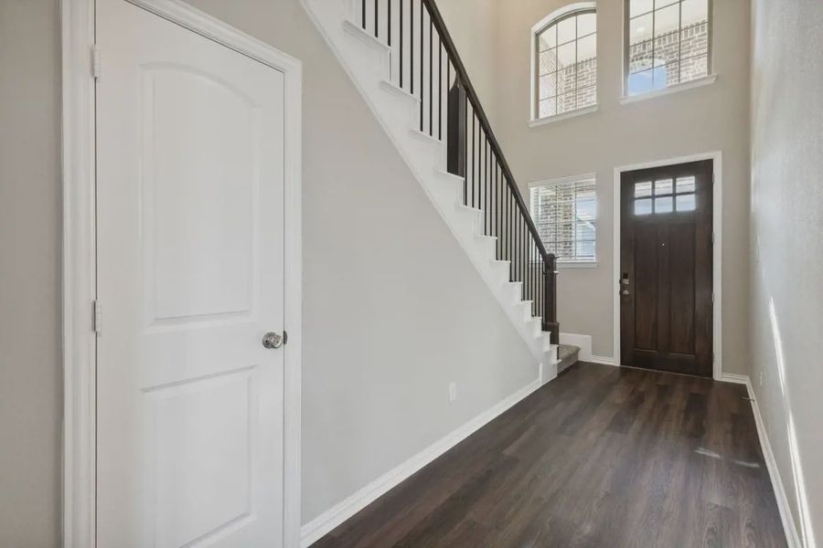 Spacious, unfurnished interior of a new home in Solterra Texas, Mesquite (Image 5).