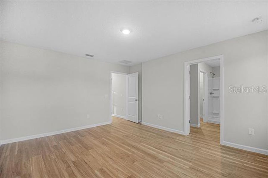 Spacious, unfurnished interior of a new home in , St. Augustine (Image 7).