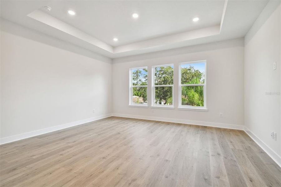Spacious, unfurnished interior of a new home in , Tampa (Image 10).