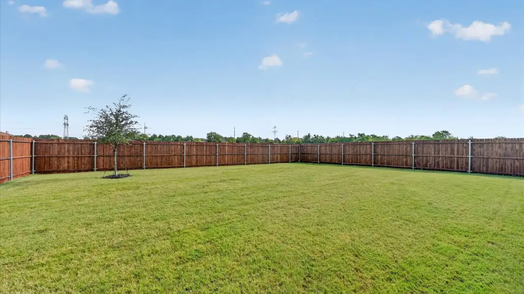 Exterior details and patio area of a home in Parkerville Meadows, DeSoto (Image 2).