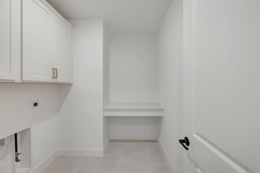 Spacious, unfurnished interior of a new home in Riceland - Enclave Collection, Mont Belvieu (Image 31).