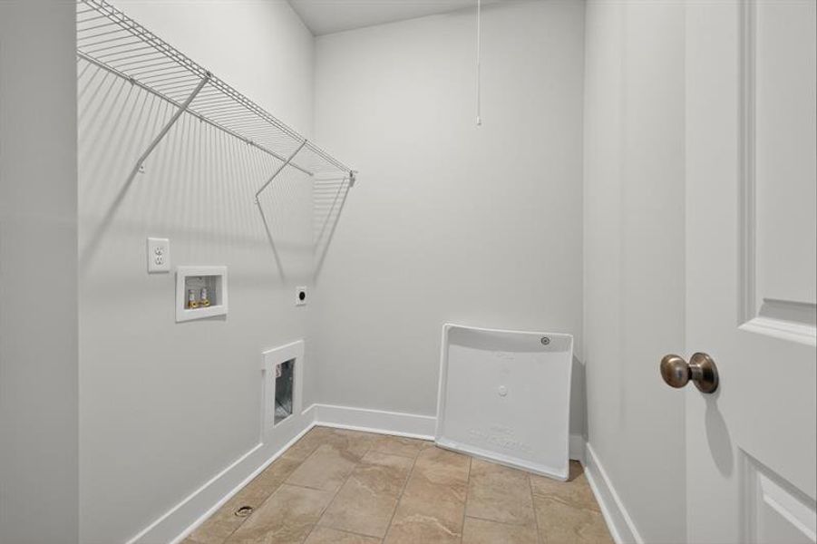 Spacious, unfurnished interior of a new home in Red Bird Manor, Jefferson (Image 28).