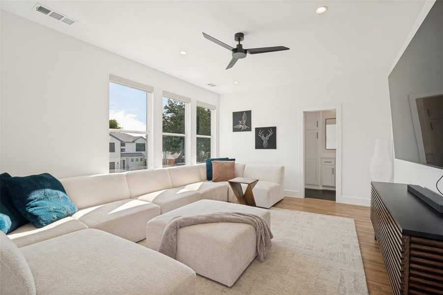 Furnished interior view inside a new home in , Dallas (Image 16).