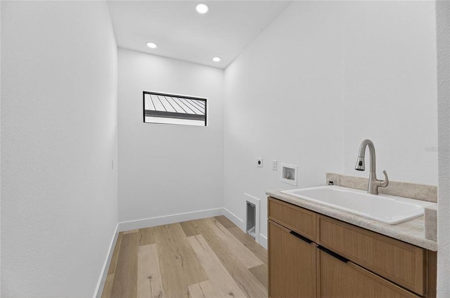 Furnished interior view inside a new home in , Sarasota (Image 41).