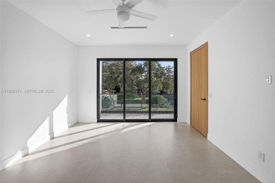Spacious, unfurnished interior of a new home in , Fort Lauderdale (Image 22).