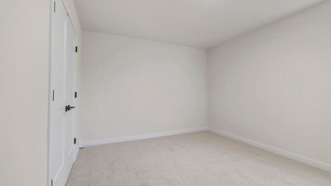 Spacious, unfurnished interior of a new home in Cottonwood Ridge, Piedmont (Image 29).