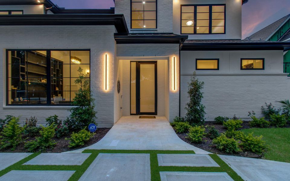 Exterior details and patio area of a home in , Houston (Image 32).