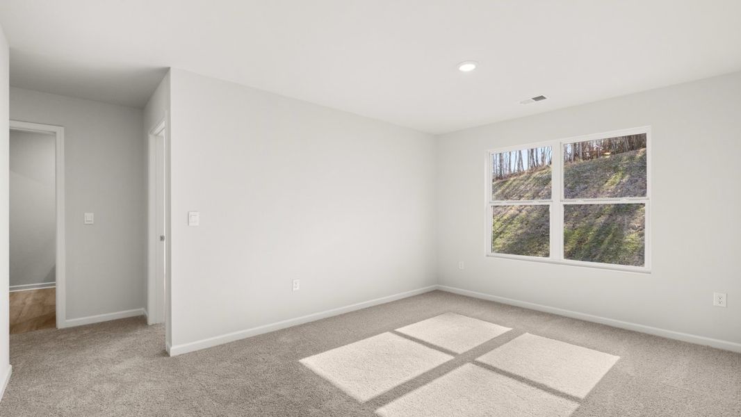 Spacious, unfurnished interior of a new home in Oconee Overlook, Gainesville (Image 21).