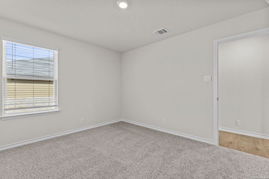 Spacious, unfurnished interior of a new home in Steele Creek, Cibolo (Image 11).