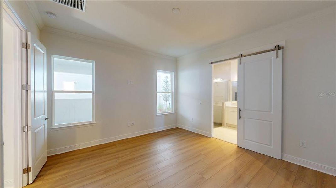 Spacious, unfurnished interior of a new home in Laureate Park, Orlando (Image 11).