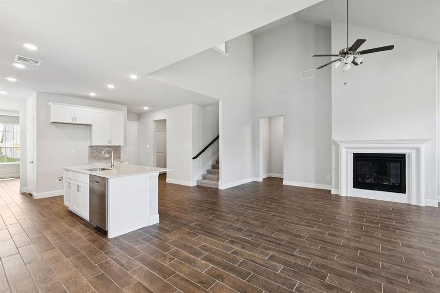 Spacious, unfurnished interior of a new home in Venetian, Celina (Image 25).