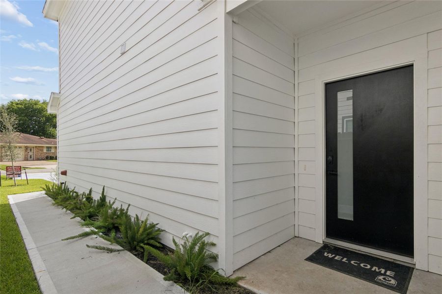 Exterior details and patio area of a home in , Houston (Image 18).