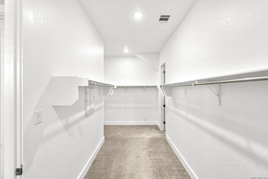 Spacious, unfurnished interior of a new home in Ventana, Bulverde (Image 60).