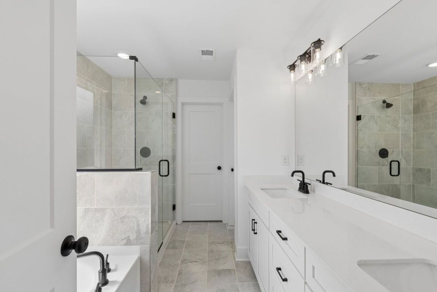 Owner's Bathroom Owner's Bathroom