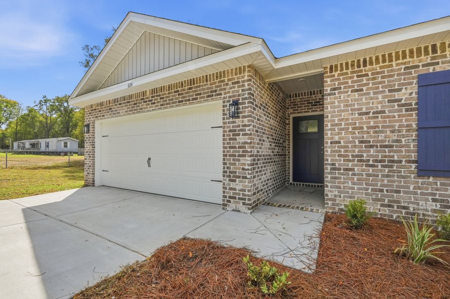 Exterior details and patio area of a home in , Crestview (Image 3).