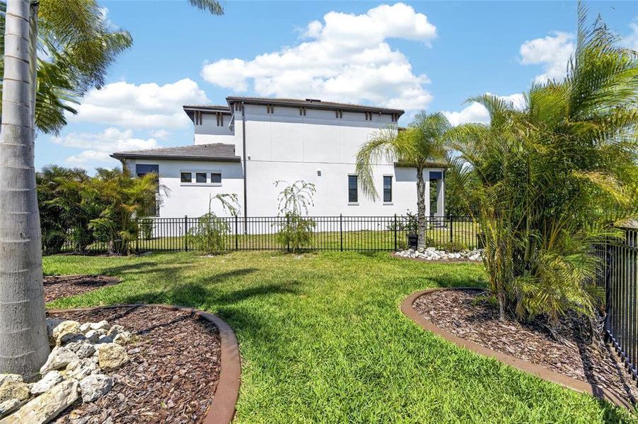 Exterior details and patio area of a home in SouthShore Yacht Club, Ruskin (Image 30).