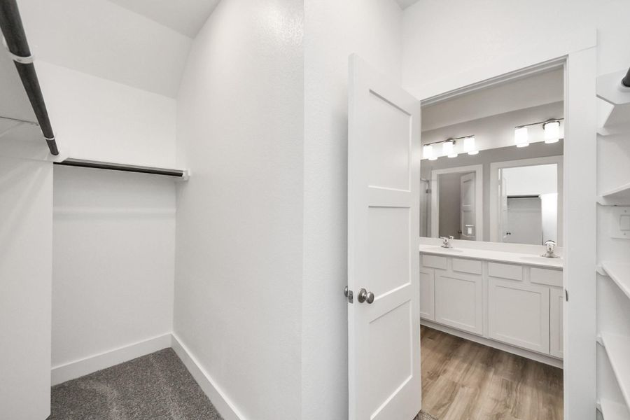 Spacious, unfurnished interior of a new home in Sorella: Signature Collection, Tomball (Image 23).