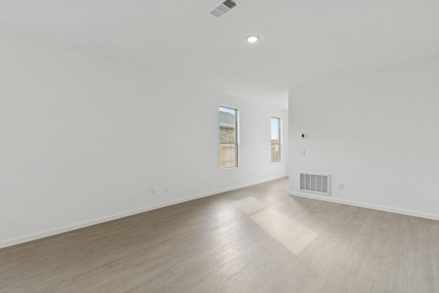 Spacious, unfurnished interior of a new home in River Ranch, Dayton (Image 19).