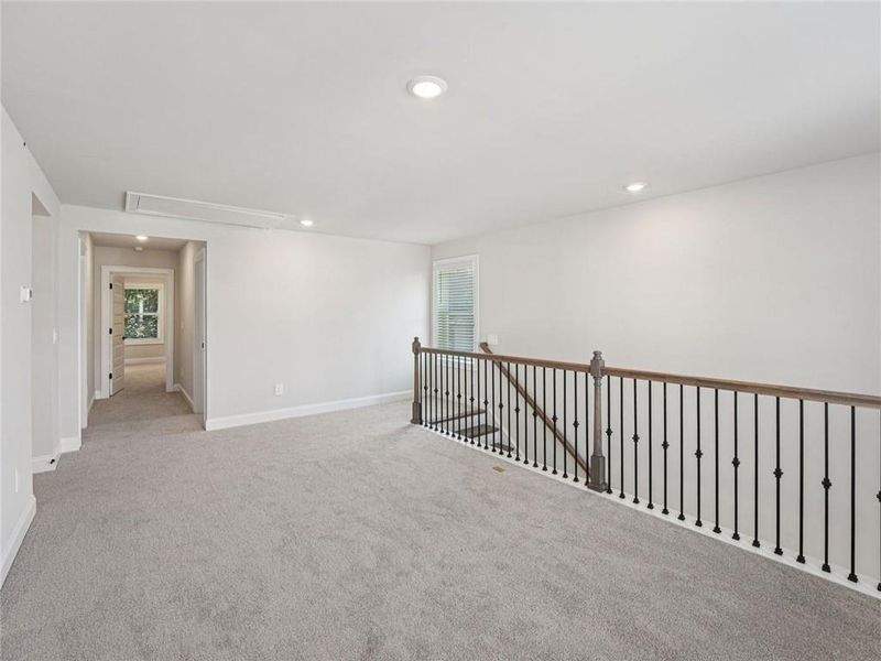 Spacious, unfurnished interior of a new home in Hawthorne Station, College Park (Image 12).