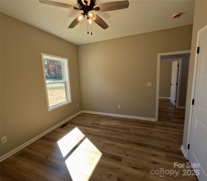Spacious, unfurnished interior of a new home in , Marion (Image 12).
