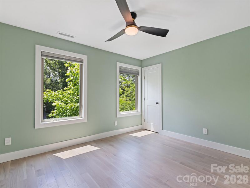 Spacious, unfurnished interior of a new home in , Asheville (Image 25).