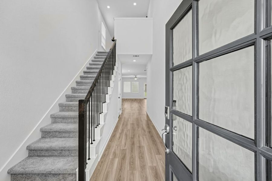 Spacious, unfurnished interior of a new home in Sunfield, Buda (Image 20).