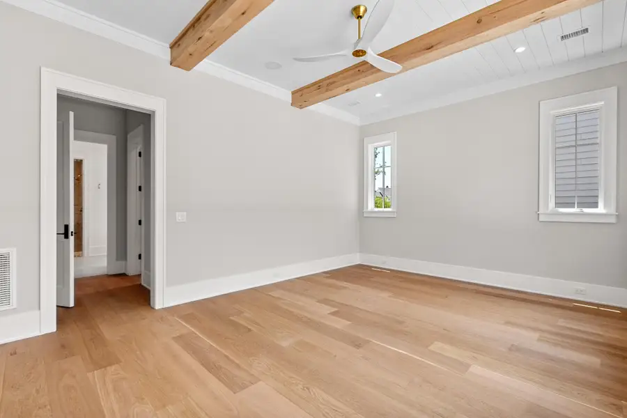 Spacious, unfurnished interior of a new home in , Charleston (Image 26).