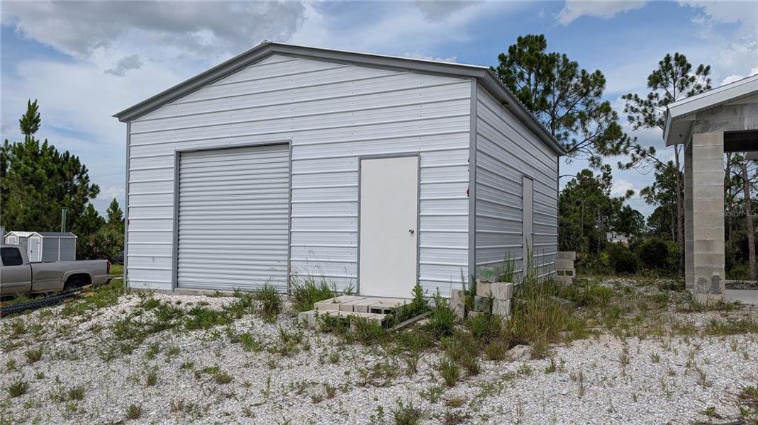 Exterior details and patio area of a home in , Punta Gorda (Image 4).