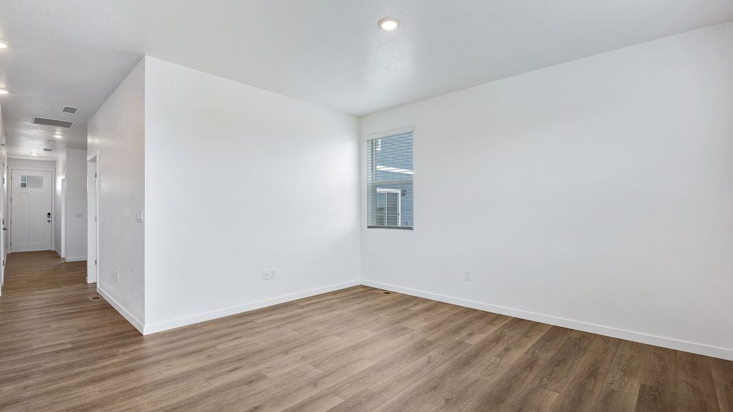 Spacious, unfurnished interior of a new home in Silver Peaks, Lochbuie (Image 10).