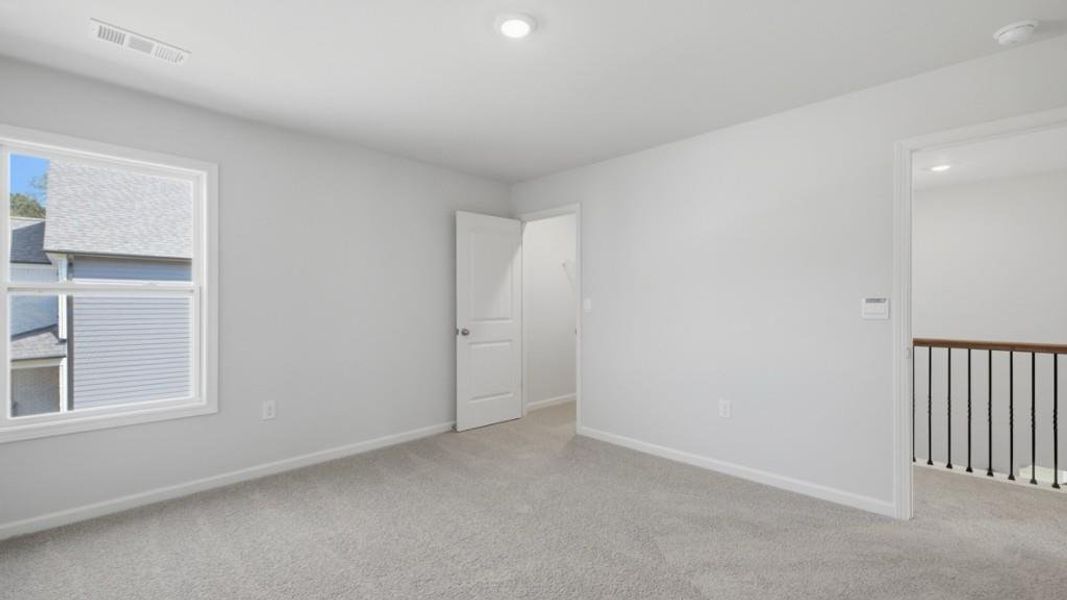 Spacious, unfurnished interior of a new home in Haven Abbey, Cumming (Image 31).
