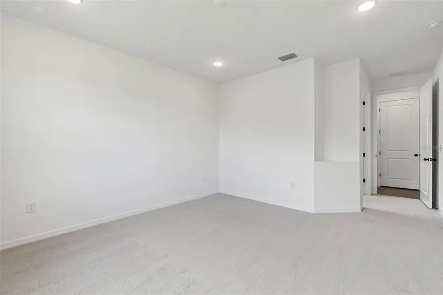 Spacious, unfurnished interior of a new home in Isles at Bayview, Parrish (Image 24). Spacious, unfurnished interior of a new home in Isles at Bayview, Parrish (Image 24).