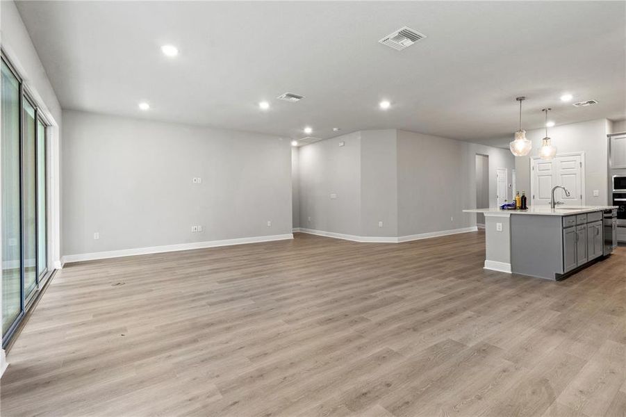 Spacious, unfurnished interior of a new home in , Parrish (Image 28).