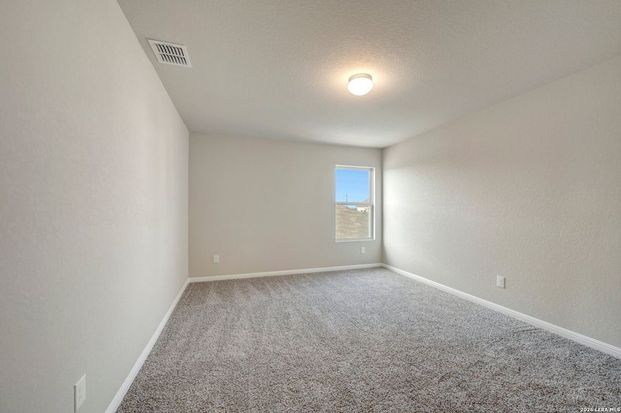 Spacious, unfurnished interior of a new home in Mesquite Ridge, San Antonio (Image 23).