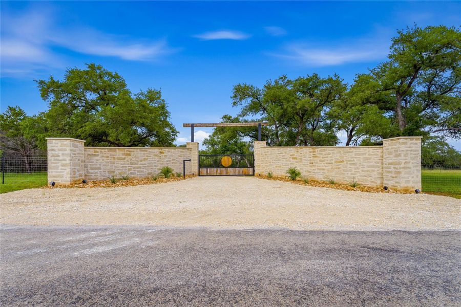 Exterior details and patio area of a home in , San Marcos (Image 3).